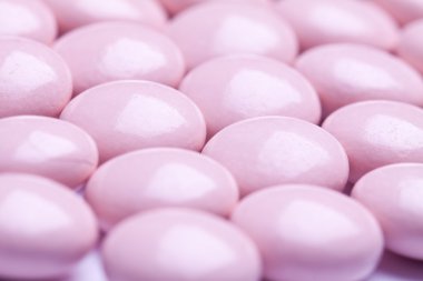 whiteback yere izole renkli vitamini jel kapsül