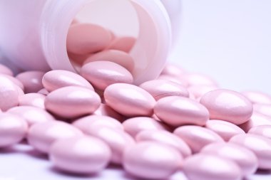 whiteback yere izole renkli vitamini jel kapsül