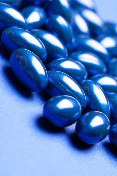 whiteback yere izole renkli vitamini jel kapsül