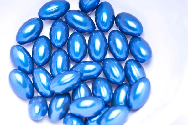 whiteback yere izole renkli vitamini jel kapsül