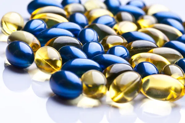 whiteback yere izole renkli vitamini jel kapsül