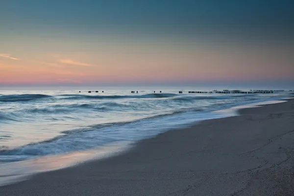 Baltık Denizi güzel doğarken. Sunrise denize. chalupy, Polonya.