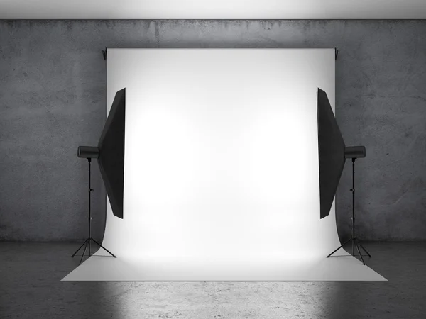 Estúdio fotográfico escuro com equipamento de iluminação — Fotografia de Stock