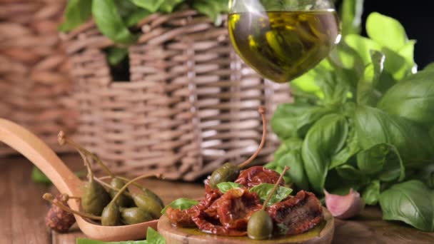 Tomates Séchées Huile Olive Basilic Côté Bol Fuite Huile Apéritif — Video