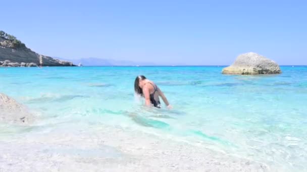 Little Girl Playing Having Fun Sea She Splashing Making Fan — Vídeos de Stock