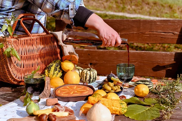 Picnic Otoño Mesa Preparada Para Almuerzo Otoño Naturaleza Picnic Cosecha —  Fotos de Stock