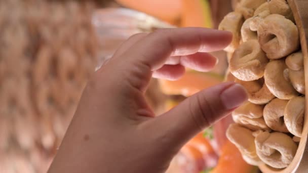 Tarallini Traditionelle Italienische Bagels Taralli Köstliche Snacks Aus Nächster Nähe — Stockvideo