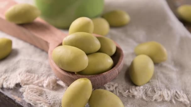 Large Green Olives Cup Wooden Table Italian Olives Sardenya Greece — Vídeos de Stock