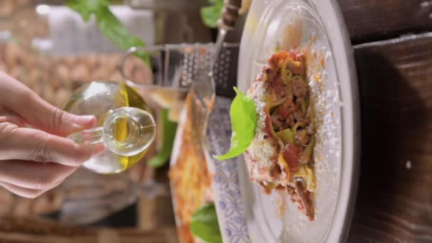 Lasaña Con Pesto Almuerzo Italiano Lasaña Verde Casera Con Espinacas — Vídeo de stock