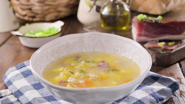 Sopa Cevada Zuppa Orzo Zuppa Tradizionale Con Pancetta Orzo Nel — Vídeo de Stock