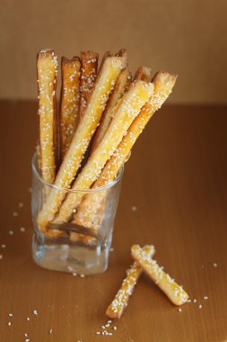 ekmek, peynir ve susam cam sopa