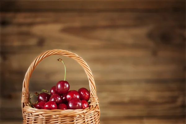 Ripe Sweet Cherries in  Basket closeup — Stock Photo, Image