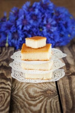 süzme peynir pişmiş puding, seçici odak.