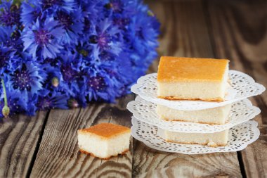 süzme peynir pişmiş puding, seçici odak.