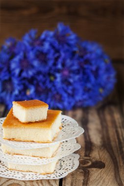 süzme peynir pişmiş puding, 