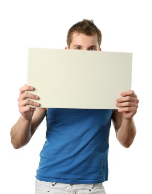 kopyalama alanı boş pano ile genç adam