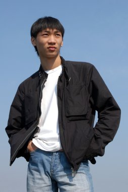 Genç Asyalı adam