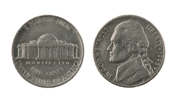 Ons een nikkel coin geïsoleerd op wit — Stockfoto