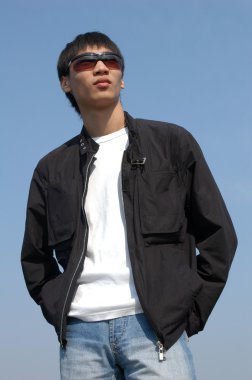 Genç Asyalı adam
