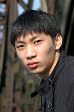 Genç Asyalı adam
