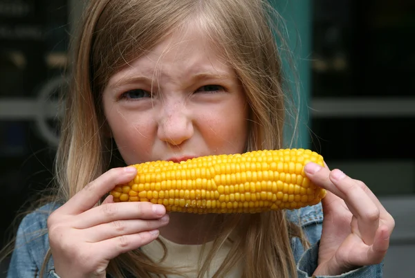 Young Girl Eating Corn — Stock Photo, Image