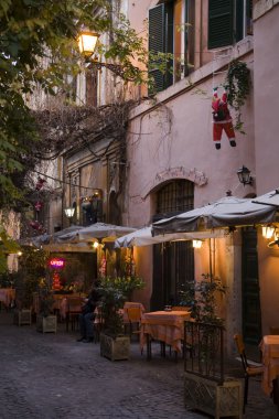 Bar ve Restoran trastevere bölgesinde, Roma sokağında.
