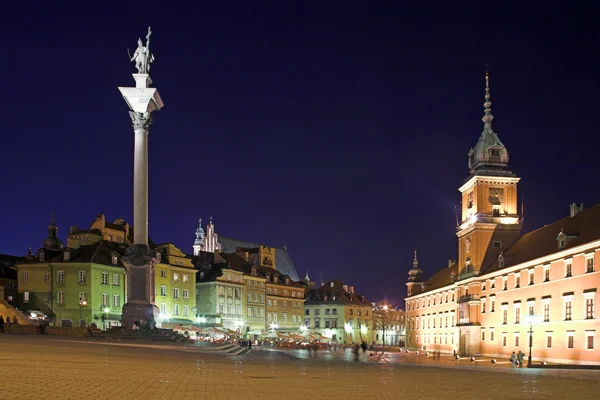 Castle Square vue de nuit dans la vieille ville, Varsovie, Pologne — Photo