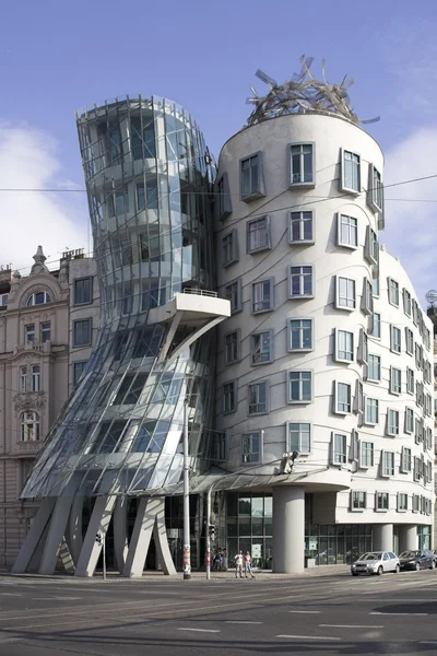 Frank gehry byggnad i Prag. — Stockfoto