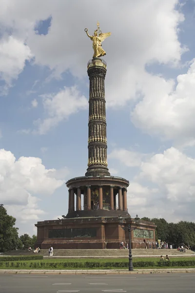 Berlin 'de Grober kıç tarafındaki zafer sütunu. — Stok fotoğraf