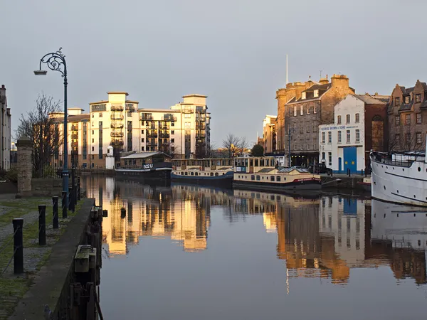 Docks in Leith water — Stock Photo, Image