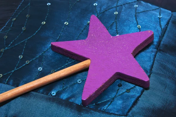 sihirli değnek ahşap yapılmış