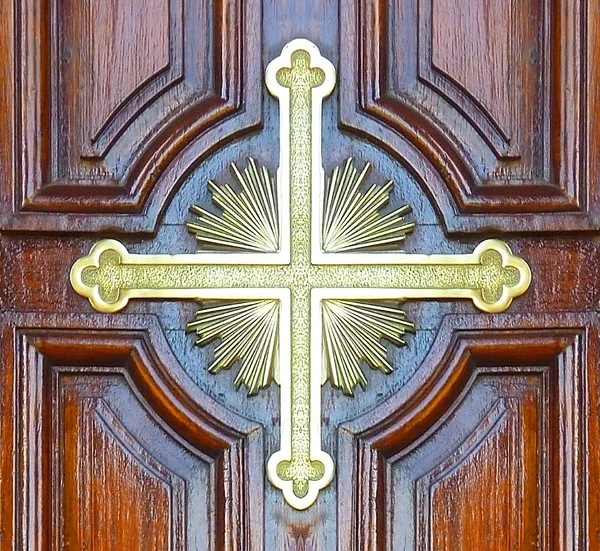Simbolo della croce cristiana in una porta della Chiesa — Foto Stock