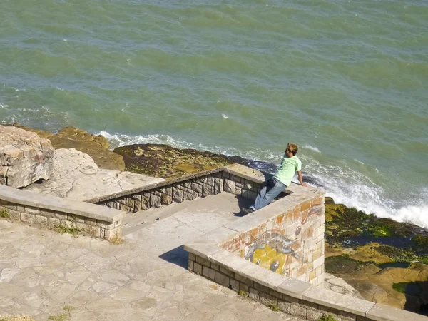 Lonely Man Resting in the Boardwalk — Stock Photo, Image