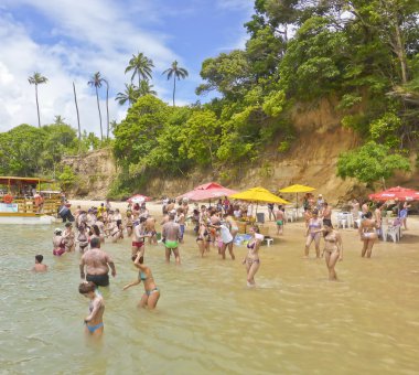 insanlar alarak çamur banyoları