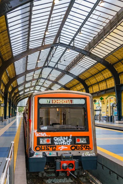 Piraeus Grekland Januari 2020 Tåg Anländer Till Stationen Piraeus Stad — Stockfoto