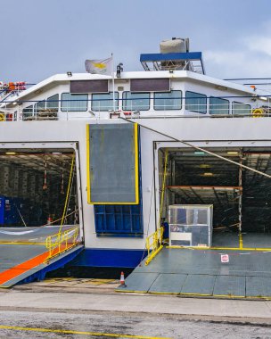 PIRAEUS, GREECE, HAZİRAN - 2020 - Feribot, pieus limanı, Atina, Yunanistan