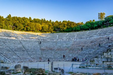 Ünlü epidaurus tiyatrosunda kış günü sahnesi, peloponesse, Yunanistan