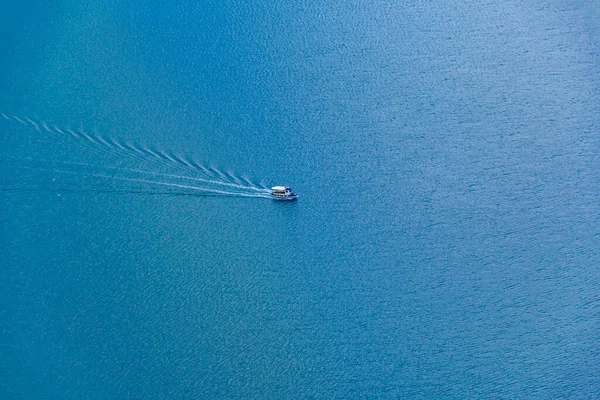 Büyük Akdeniz Nafplion Peloponnese Yunanistan Geçen Bir Tekne — Stok fotoğraf