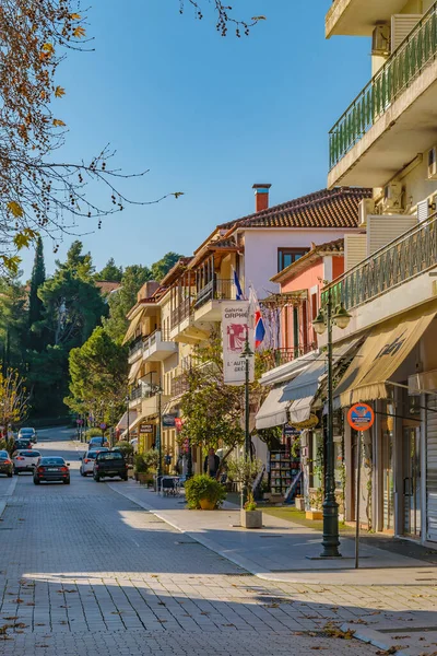 OLYMPIA, GREECE, JANUARY - 2020 - Olimpia kasabasında şehir günü sahnesi, peloponesse, Yunanistan