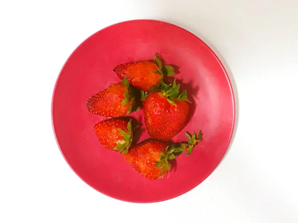 Top View Shot Strawberries Red Small Plate Isolated Photo — Stock Photo, Image