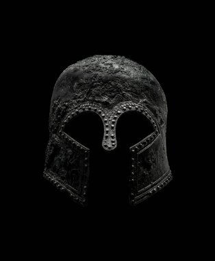 Siyah arka planda izole edilmiş Hoplite savaşçı miğferi fotoğrafı.