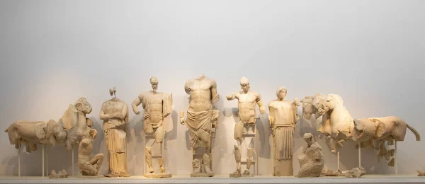 올림피아 고고학 박물관의 그리스 조각품 — 스톡 사진