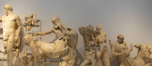 Κλασικά Ελληνικά Γλυπτά Στο Αρχαιολογικό Μουσείο Ολυμπίας — Φωτογραφία Αρχείου