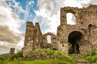 Eski Mystras kasabasında terkedilmiş kalıntılar, peloponnese, Yunanistan