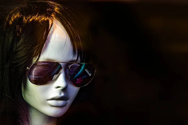 Maniquí Mujer Con Retrato Gafas Sol — Foto de Stock