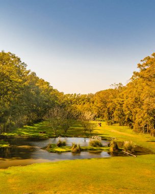 Grutas del Palacio 'daki güneşli bir gün sahnesi Flores, Uruguay' da bulunan eşsiz bir geopark.