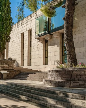 Delphi arkeoloji müzesinin dış cephesi, Yunanistan