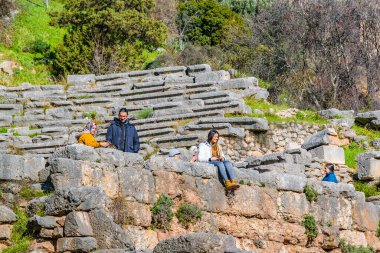 DELPHI, GREECE, JANUARY - 2020 Delphi Sığınağı 'ndaki güneşli gün sahnesi, Phocis, Greece