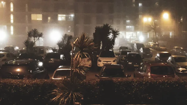 Foggy Noite Urbana Cena Edifícios Estacionamento Montevideo Uruguai — Fotografia de Stock