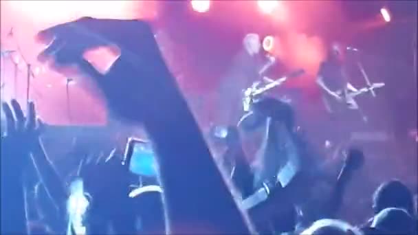 コンサートで演奏するロックバンド モンテビデオウルグアイ — ストック動画